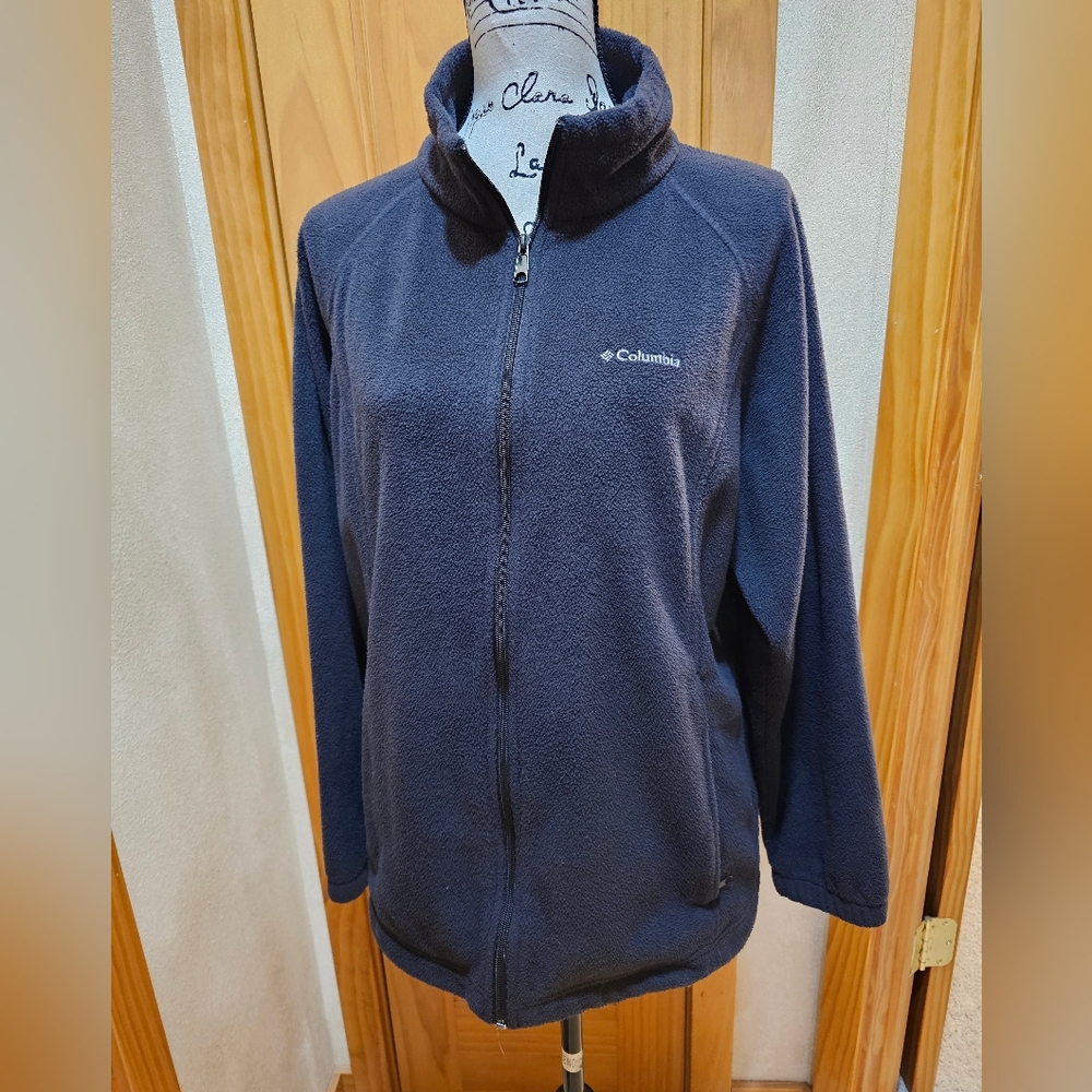Womens Charcoal Columbia Zip Up, Size 1XL.